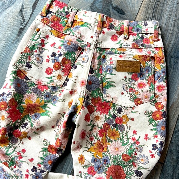 Wrangler floral high rise jeans - Picture 4 of 4